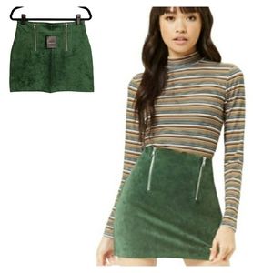 FOREVER 21 Hunter Green Faux Suede Silver Colored Zipper Mini Skirt Medium NWT